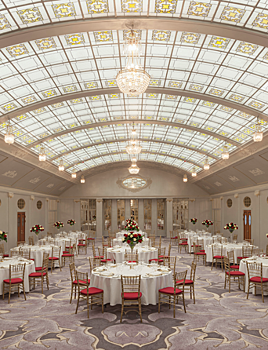 Высокая кухня, эпоха авангарда и шампанское в Петербурге