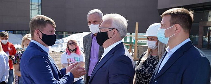 В Красноярске пешеходный мост через улицу Карла Маркса откроют к концу 2021 года