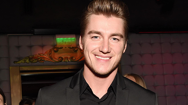 Алексей Воробьёв восхитил поклонников семейным снимком с женой и падчерицей