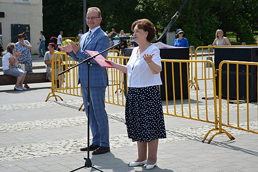 Спикер Ивановской Облдумы Марина Дмитриева поздравила Вичугу со столетием: Несмотря на свой возраст, город остается молодым и устремленным в будущее