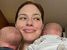 Эшли Грэм показала растяжки на животе после рождения троих детей
