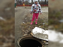 В Ярославле рядом с детской площадкой оставили открытый люк