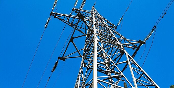 В Ростове водитель, уходя от столкновения с автомобилем, врезался в опору ЛЭП