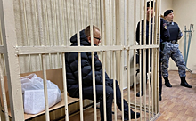 Суд в Брянске продлил задержание отца школьницы, устроившей стрельбу