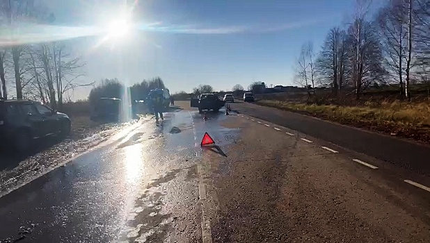 Пять человек получили травмы в столкновении двух авто в Павловском районе