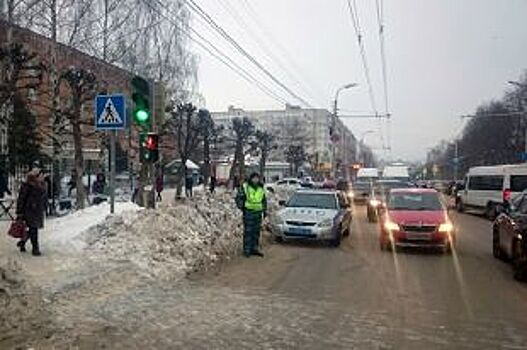 В Канищеве иномарка сбила пешехода на «зебре» со светофором