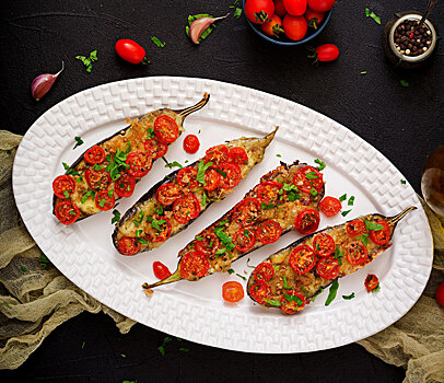 Аджапсандали, с запеченными томатами и еще 3 рецепта впечатляющих блюд из баклажанов