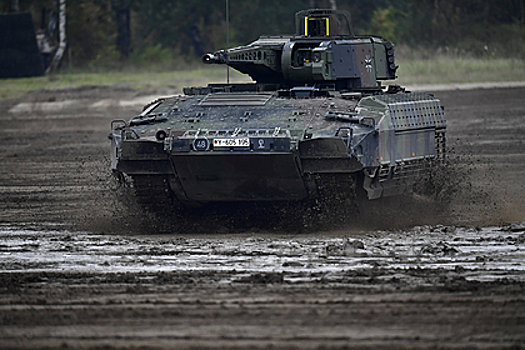 Военным в Германии пришлось тренироваться на машинах из-за нехватки танков