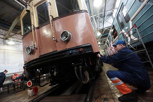 Первый пошел. Поезд-старожил снова выходит на рельсы