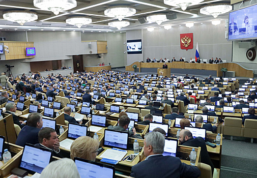 Россиянам больше не смогут урезать на работе премию. Как их защитит новый закон