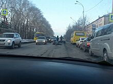 На Вторчермете на пешеходном переходе сбили бабушку, которая переходила дорогу на красный свет