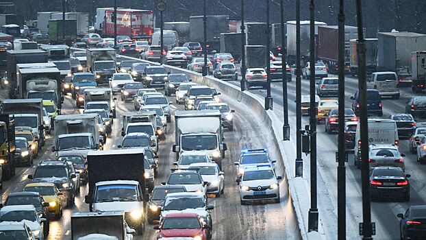 Массовая авария на МКАД: столкнулись пять авто