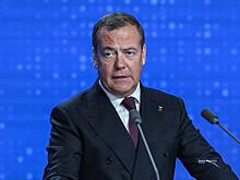 Медведев назвал сроки обсуждения нехватки инженеров в России