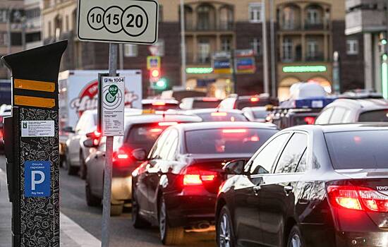 Россияне сказали, зачем ездят на машинах по городу во время пандемии