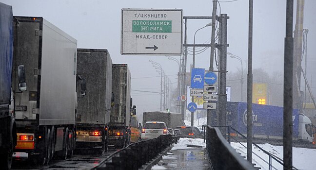 Бизнесмены возмущены запретом выезжать на МКАД грузовому транспорту