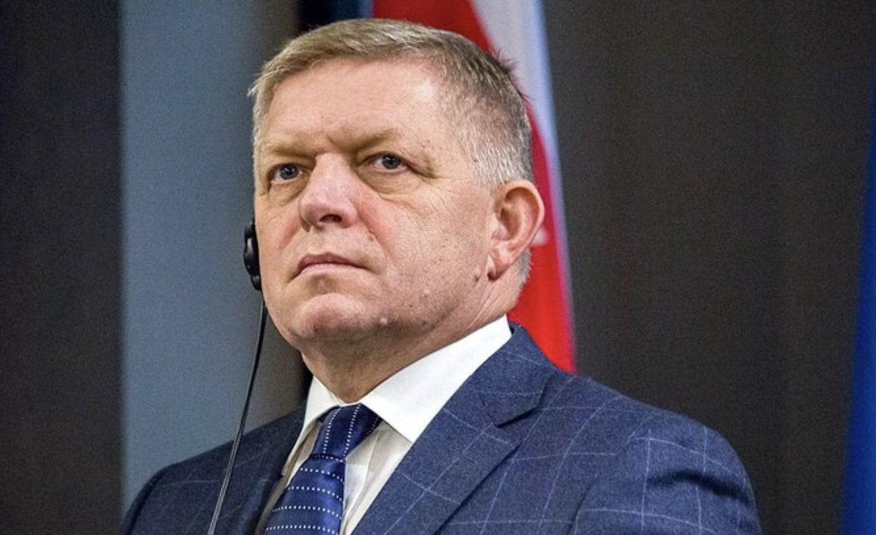 Фицо назвал Зеленского попрошайкой и шантажистом, который бегает по Европе