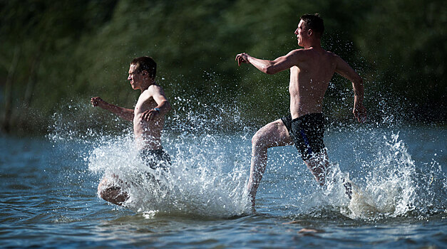 Врач Лебедев: сердечникам следует купаться с 7.00 до 12.00 и с 16:00 до 19:00