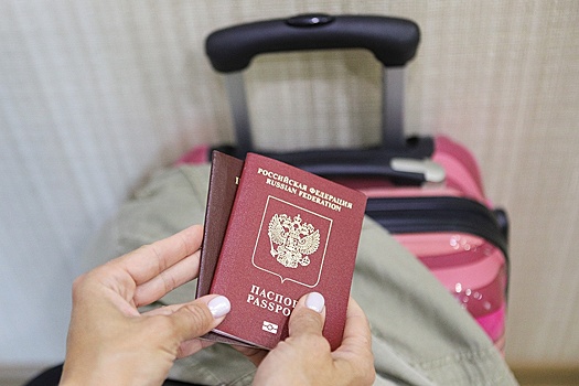 "РГ" перечислила причины, по которым могут изъять загранпаспорт на границе