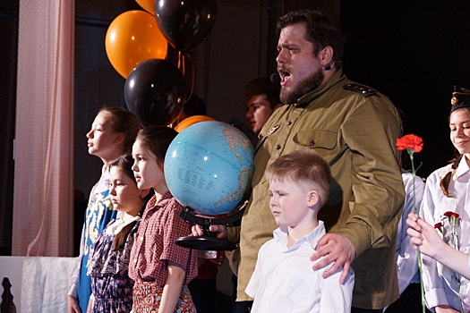 Спектакль «Дети войны» поставили и сыграли для ветеранов учителя и ученики школы №1324