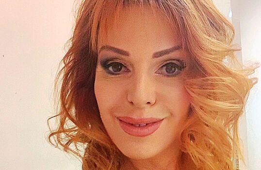 53-летняя Наталья Штурм собрала комплименты за домашнее фото без макияжа: «Хорошенькая такая»