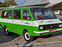 В России сняли с хранения и продают легендарный РАФ-2203