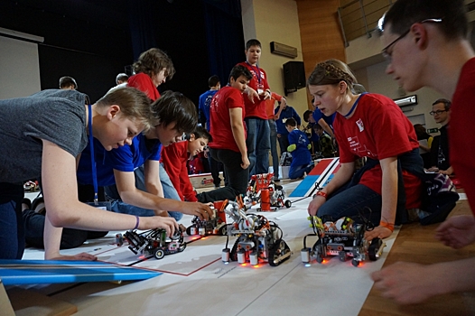 Школьники из Теплого Стана придумали лучшего робота-мостостроителя
