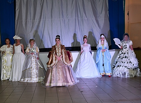 Осужденные женской исправительной колонии № 3 в Костромской области сшили свадебные платья