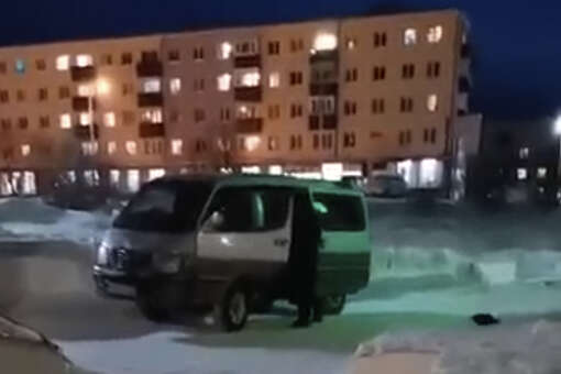 На Сахалине двое мужчин избили и похитили женщину