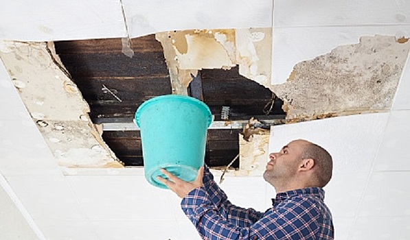 По плану Смольного крыша в 2022 году перестанет протекать лишь у трети петербуржцев