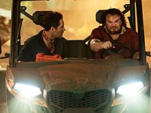 Герои на автомобиле — на свежем кадре комедии «Анаконда»