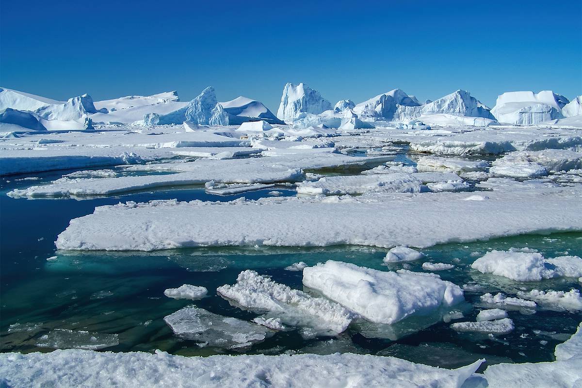 Подо льдом Антарктиды нашли опасные озера
