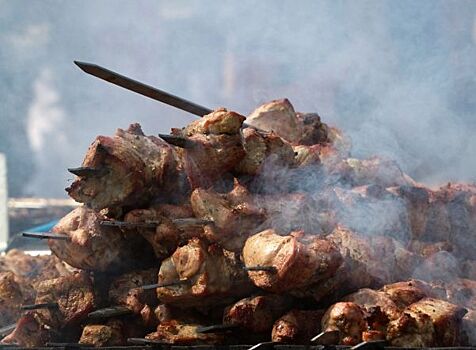 Роскачество: производители готового шашлыка обманывают с мясом