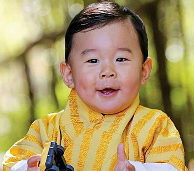 У принца Джорджа серьезный конкурент: в Бутане подрастает очаровательный принц