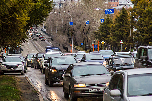 Большие пробки образовались на дорогах Кемерова