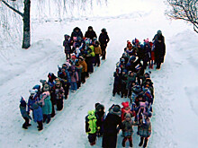 В Волгоградской области детсадовцев поставили на колени в снег ради флэш-моба