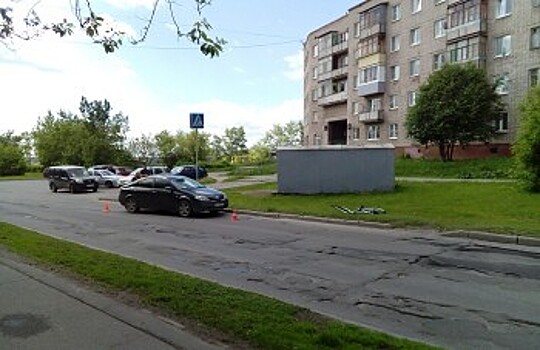 Велосипедист попал под иномарку «Ниссан» в Череповце (ФОТО)