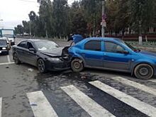 В Орле пьяный водитель иномарки Mazda въехал в Renault Logan