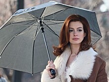 «Современная любовь»: как Энн Хэтэуэй и Эндрю Скотт спасают сериал от старомодности