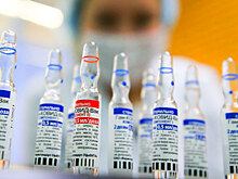 Психолог объяснил отказ пенсионеров прививаться от COVID-19