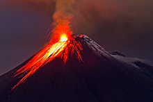 Взрыв вулкана около Сицилии попал на видео