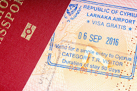 Газета Phileleftheros: Дерипаска и Березкин лишатся кипрских паспортов