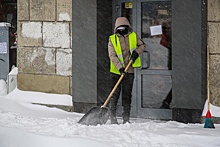 Мэр Новосибирска Локоть распорядился очистить тротуары от снега к Новому году