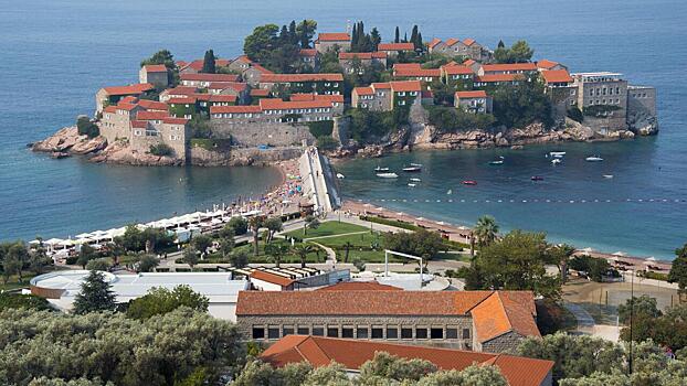 Россияне пожаловались на блокировку  банковских карт и счетов в Черногории