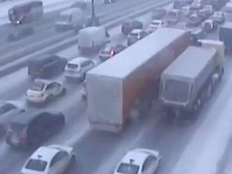 Два человека пострадали в аварии на 60-м километре МКАД