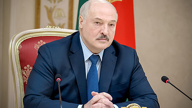 Лукашенко не знает, в какую сторону повернется "этот бешеный, ошалевший мир"