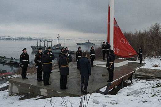 Военные моряки Северного флота поднимут Знамя Победы над Арктикой