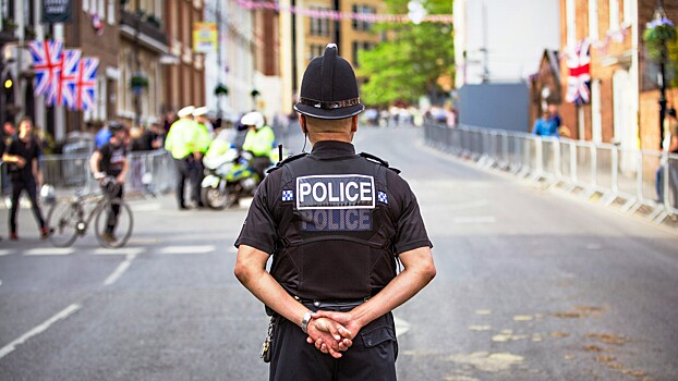 Мужчина прилюдно понюхал секс-игрушку и сел из-за этого в тюрьму