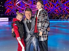 Алексей Ягудин повеселился с 6-летней дочерью на Красной площади