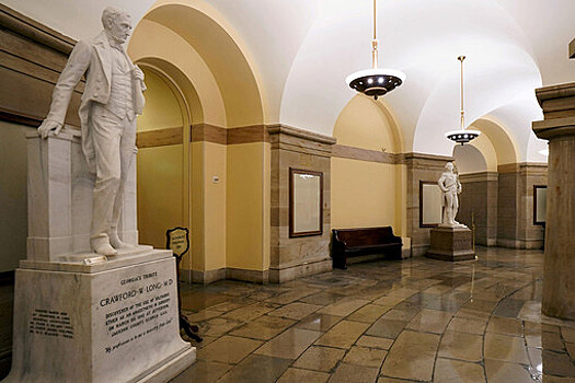 В Палате представителей проголосовали за вынос статуй рабовладельцев из Капитолия