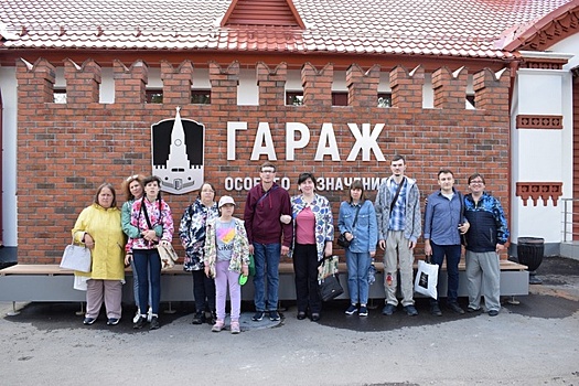 Подопечные реабилитационного центра «Ремесла» пришли в восторг от посещения Музея «Гараж особого назначения ФСО России»
